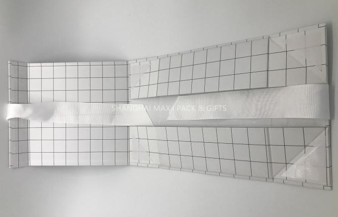 Grille blanche de boîte-cadeau de carton gris de la fantaisie 7× 7 imprimant la disposition de surface de stratification de Matt