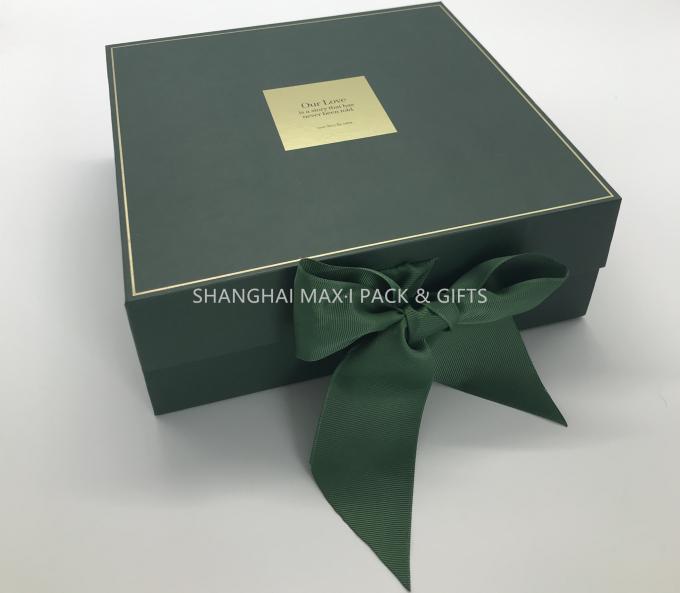 Les boîte-cadeau de carton gris de femme avec la fermeture d'aimant, petit carton gris enferme dans une boîte l'impression polychrome de PMS