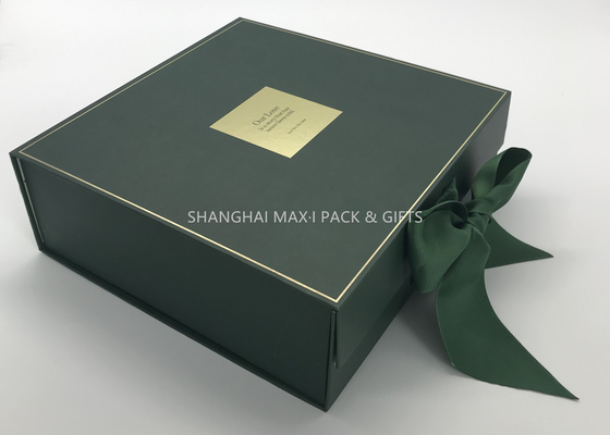 Chine Les boîte-cadeau de carton gris de femme avec la fermeture d'aimant, petit carton gris enferme dans une boîte l'impression polychrome de PMS fournisseur